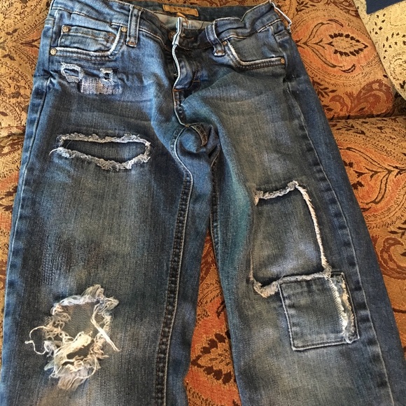 Skinny jeans with distressed details - Picture 2 of 4